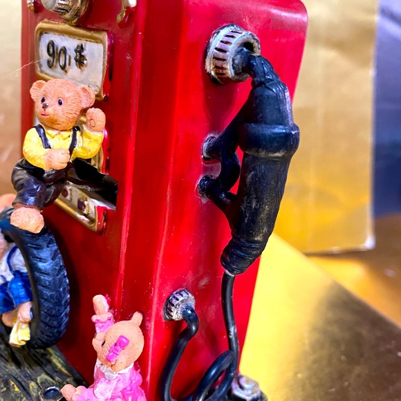 GAS PUMP & BEARS MUSICAL WIND UP DUAL MOVING BEARS REVOLVING TIRE COLLECTIBLE - Picture 9 of 16